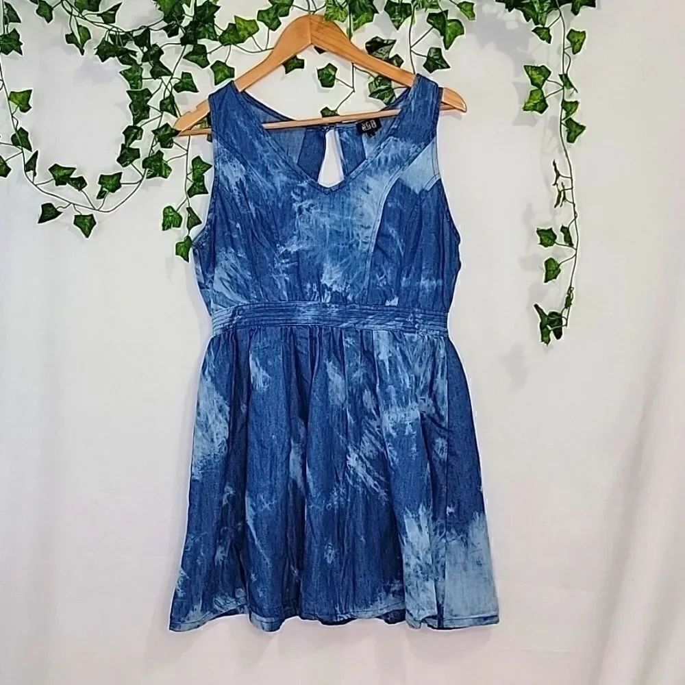 Very J. Tie Dye. Midi Dress. Size Large. EUC